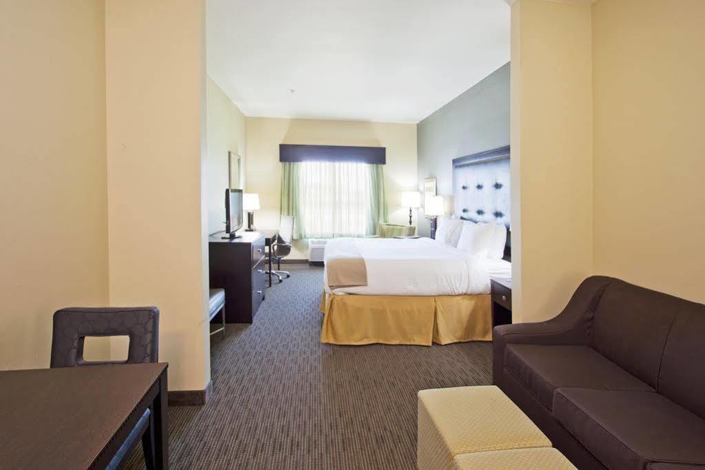 Holiday Inn Express Waycross Exterior photo
