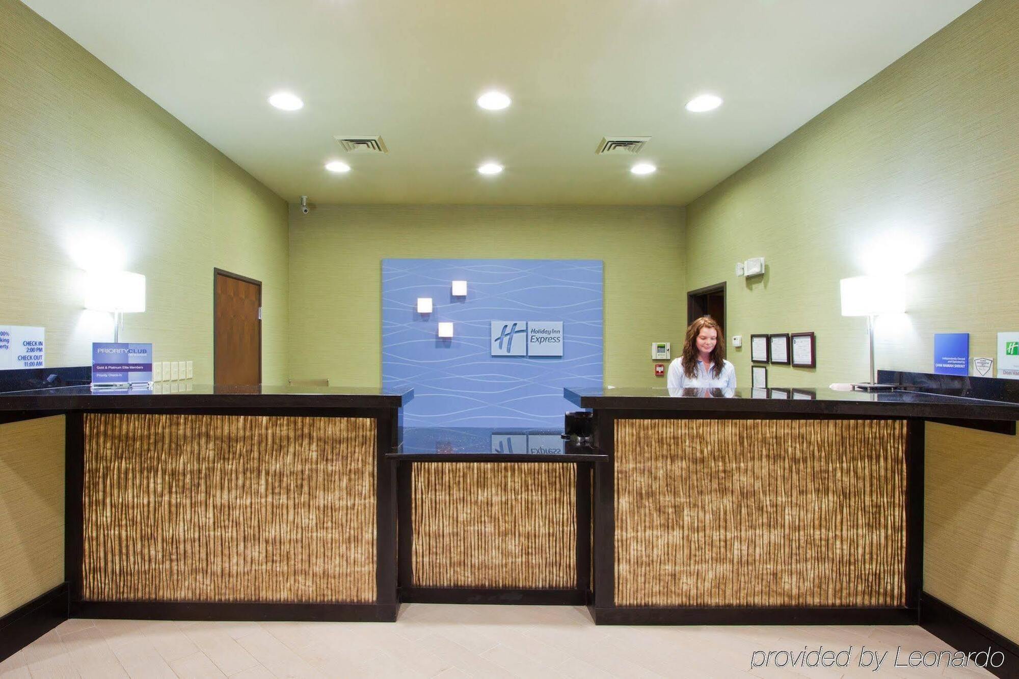Holiday Inn Express Waycross Exterior photo